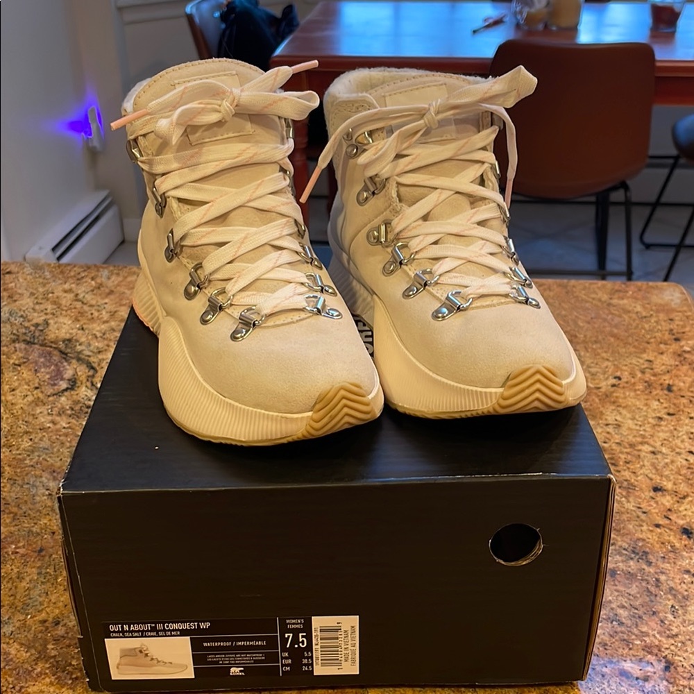 Sorel Out N About III Conquest waterproof sneaker bootie size 7.5 Women’s .